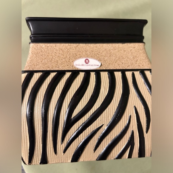 Jessica Mclintock Home Tissue box cover. - Picture 2 of 3